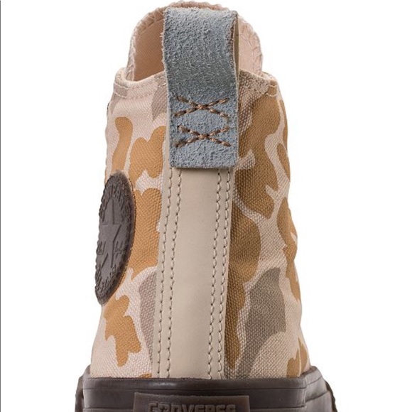 Boys Converse Chuck Taylor camo hi top sneakers - Picture 6 of 8